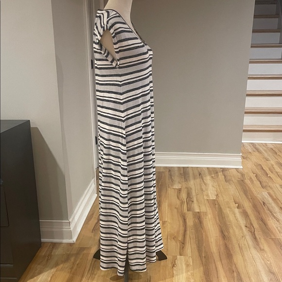 Striped V-Neck Maxi Dress - Picture 4 of 5